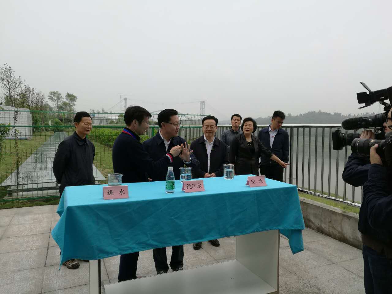 2017��4��28��ʱ���Ĵ�ʡί������������쵼�ι۹㰲������ˮ��